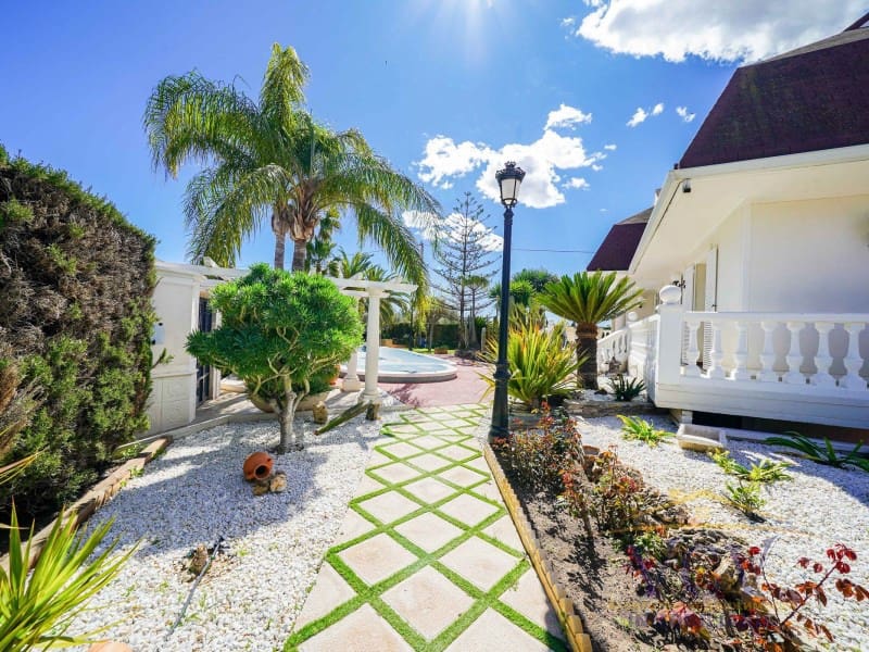 5 Zimmer Villa zu verkaufen in San Vicente / Sant Vicent del Raspeig mit Garage - 715.000 € (Ref: 9948463)