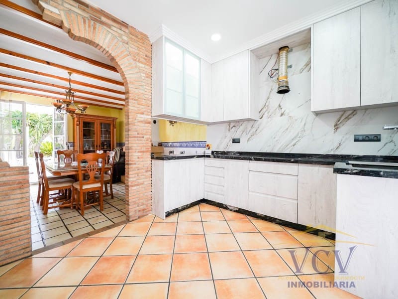 5 Zimmer Villa zu verkaufen in San Vicente / Sant Vicent del Raspeig mit Garage - 715.000 € (Ref: 9948463)