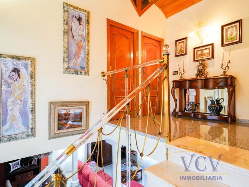 5 Zimmer Villa zu verkaufen in San Vicente / Sant Vicent del Raspeig mit Garage - 715.000 € (Ref: 9948463)