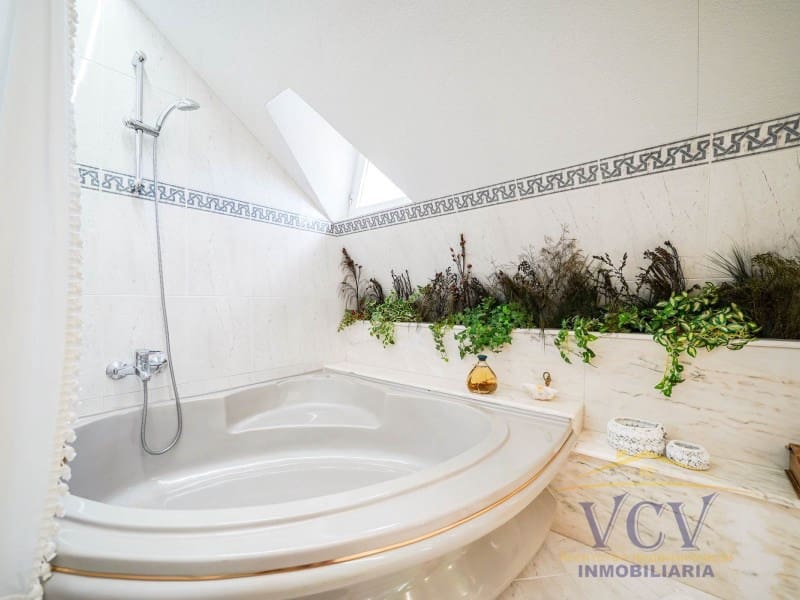 5 Zimmer Villa zu verkaufen in San Vicente / Sant Vicent del Raspeig mit Garage - 715.000 € (Ref: 9948463)