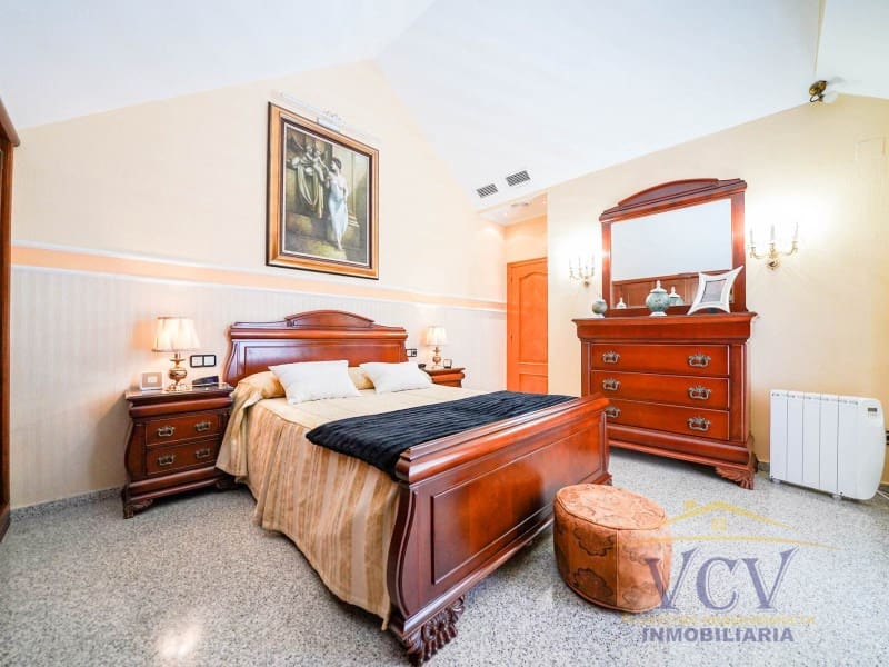 5 Zimmer Villa zu verkaufen in San Vicente / Sant Vicent del Raspeig mit Garage - 715.000 € (Ref: 9948463)