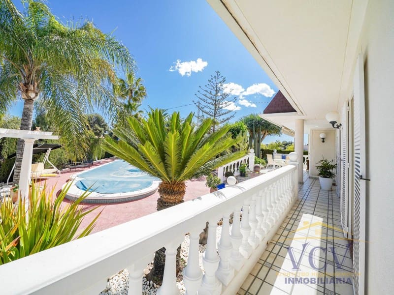 5 Zimmer Villa zu verkaufen in San Vicente / Sant Vicent del Raspeig mit Garage - 715.000 € (Ref: 9948463)