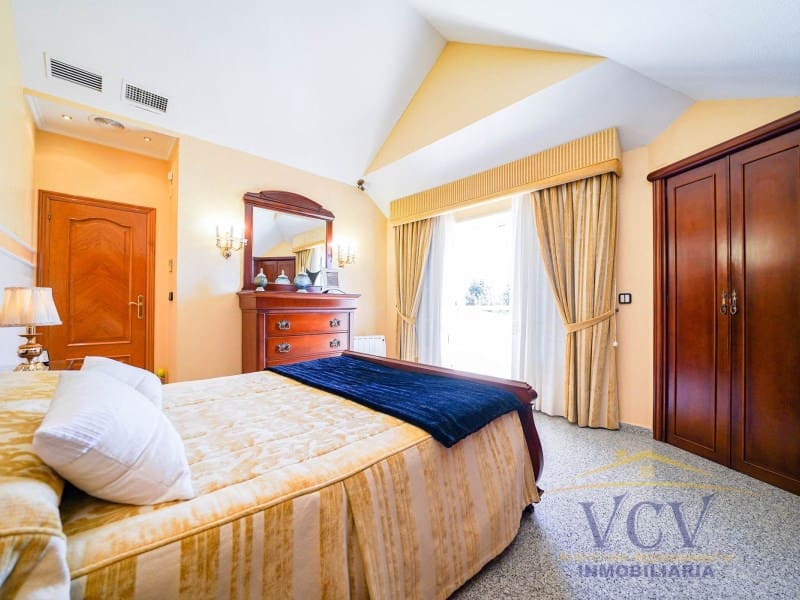 5 Zimmer Villa zu verkaufen in San Vicente / Sant Vicent del Raspeig mit Garage - 715.000 € (Ref: 9948463)
