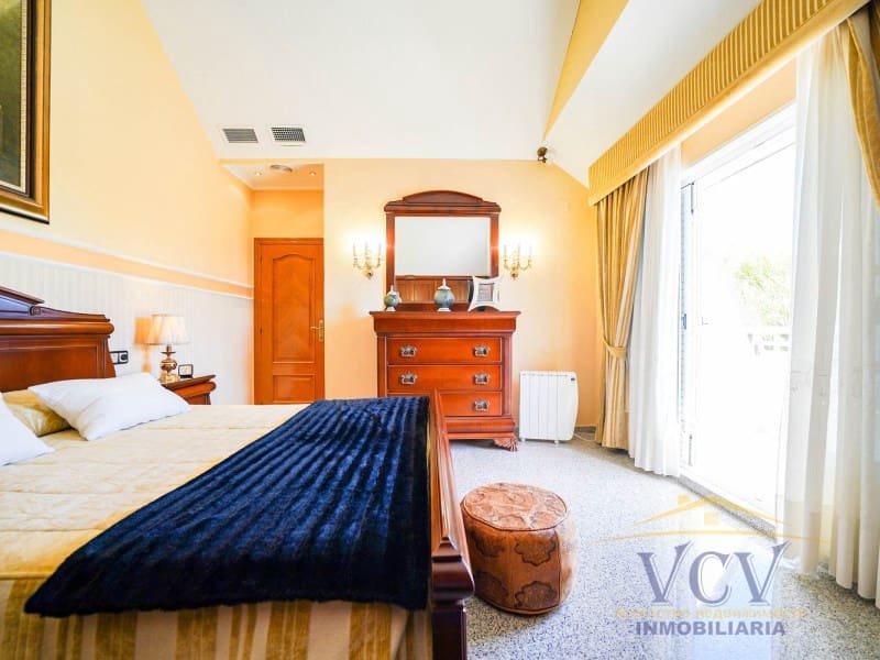 5 Zimmer Villa zu verkaufen in San Vicente / Sant Vicent del Raspeig mit Garage - 715.000 € (Ref: 9948463)