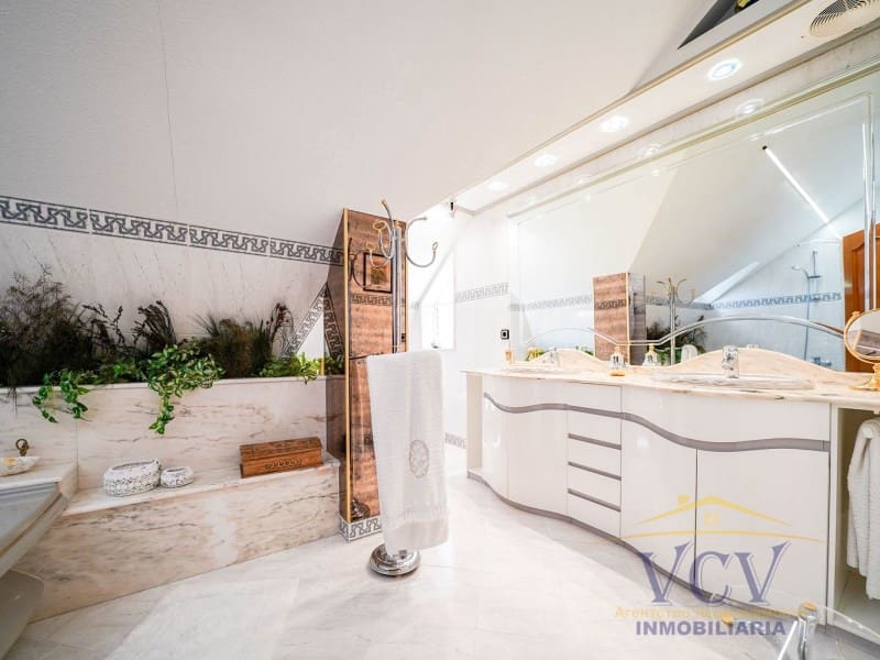 5 Zimmer Villa zu verkaufen in San Vicente / Sant Vicent del Raspeig mit Garage - 715.000 € (Ref: 9948463)