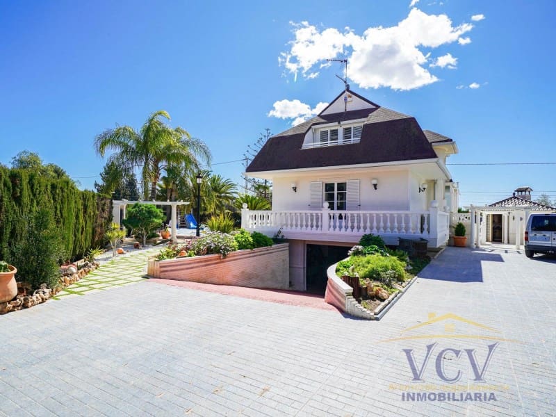 5 Zimmer Villa zu verkaufen in San Vicente / Sant Vicent del Raspeig mit Garage - 715.000 € (Ref: 9948463)