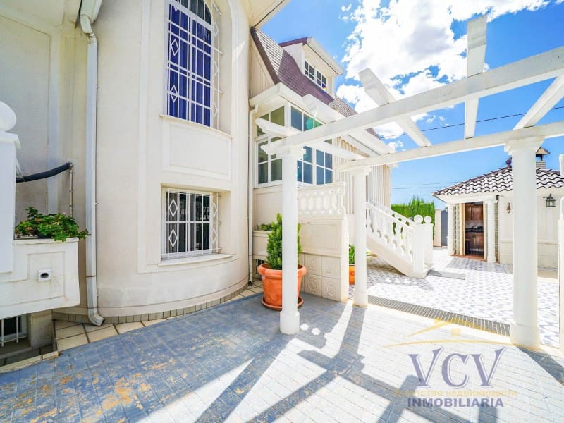 5 Zimmer Villa zu verkaufen in San Vicente / Sant Vicent del Raspeig mit Garage - 715.000 € (Ref: 9948463)