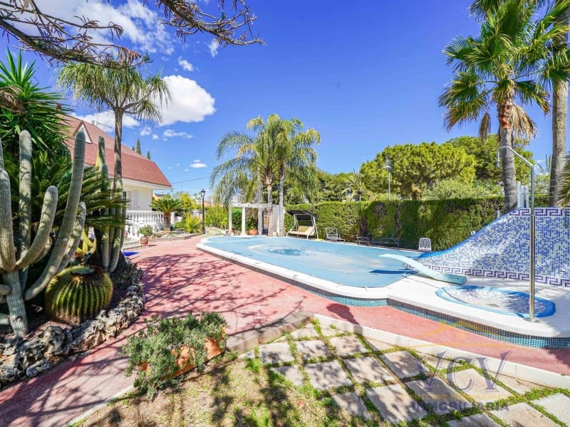 5 Zimmer Villa zu verkaufen in San Vicente / Sant Vicent del Raspeig mit Garage - 715.000 € (Ref: 9948463)