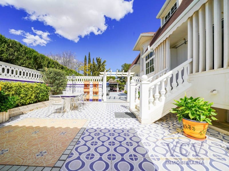 5 Zimmer Villa zu verkaufen in San Vicente / Sant Vicent del Raspeig mit Garage - 715.000 € (Ref: 9948463)