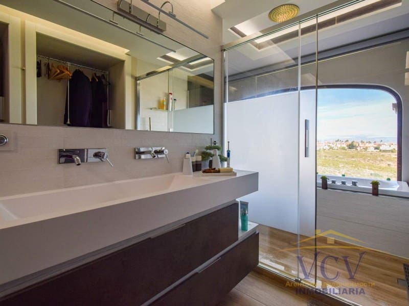 4 soverom Hus til salgs i Gran Alacant med garasje - € 625 000 (Ref: 9948465)