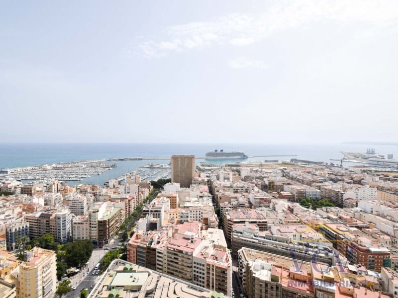 2 soveværelse Penthouse til salg i Alicante by - € 850.000 (Ref: 9948470)