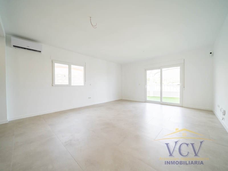 3 soverom Villa til salgs i El Campello med garasje - € 550 000 (Ref: 9948472)