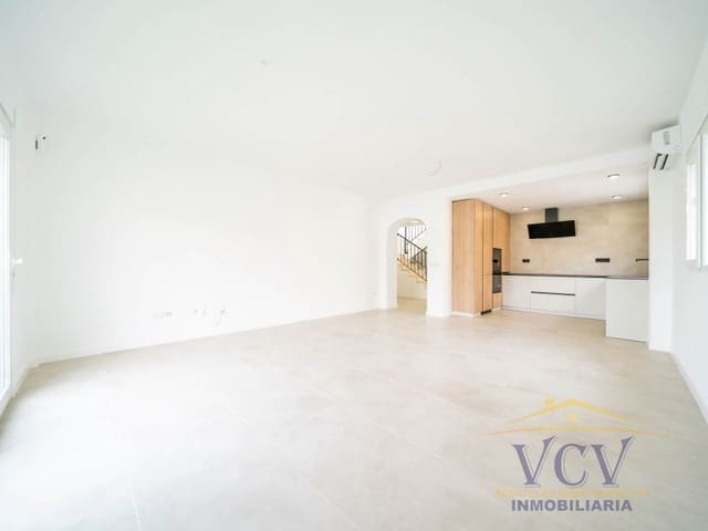 3 soverom Villa til salgs i El Campello med garasje - € 550 000 (Ref: 9948472)
