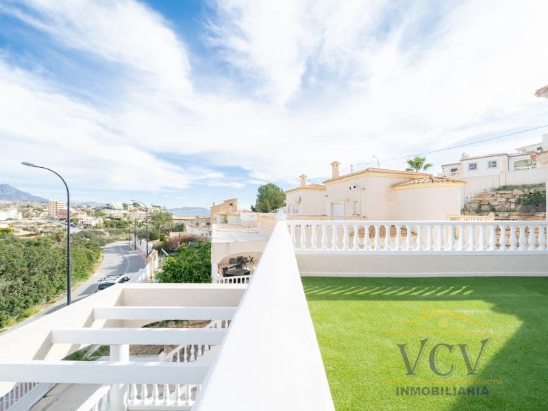 3 soverom Villa til salgs i El Campello med garasje - € 550 000 (Ref: 9948472)