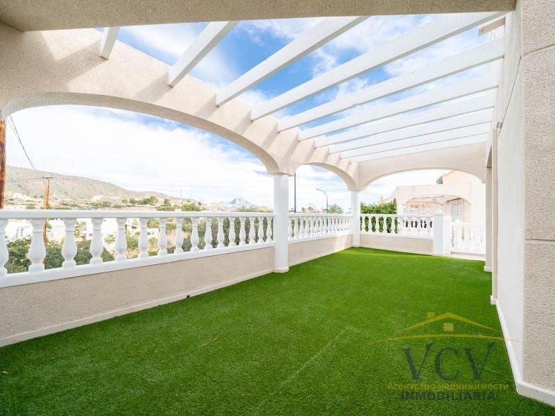 3 soverom Villa til salgs i El Campello med garasje - € 550 000 (Ref: 9948472)