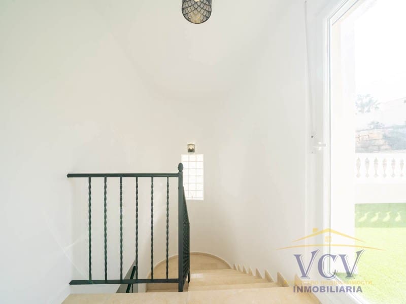 3 soverom Villa til salgs i El Campello med garasje - € 550 000 (Ref: 9948472)