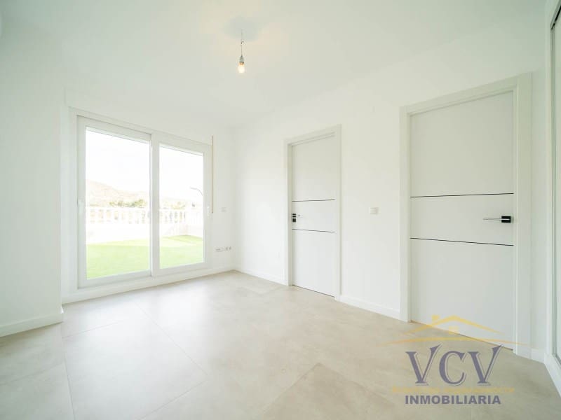 3 soverom Villa til salgs i El Campello med garasje - € 550 000 (Ref: 9948472)