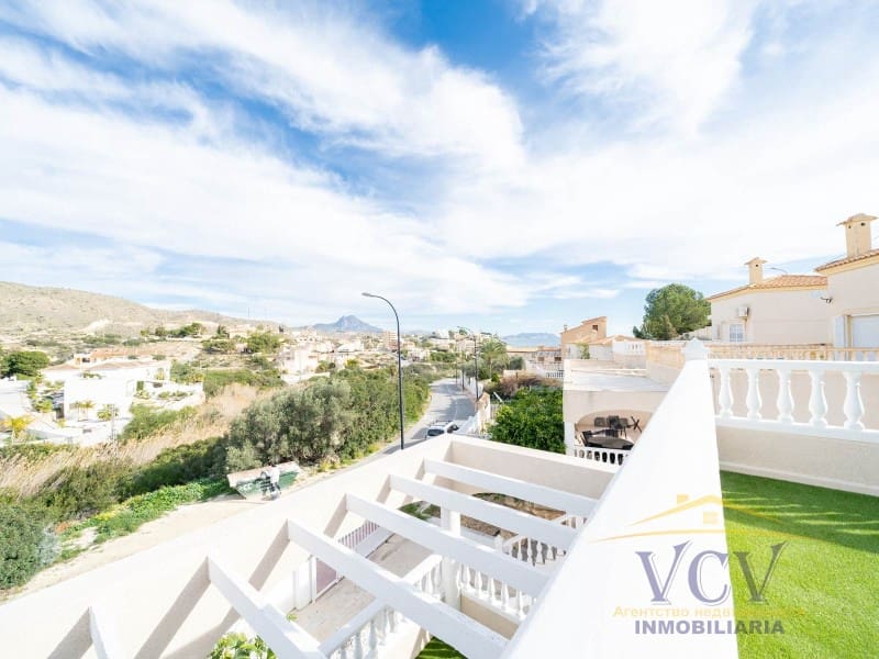 3 soverom Villa til salgs i El Campello med garasje - € 550 000 (Ref: 9948472)
