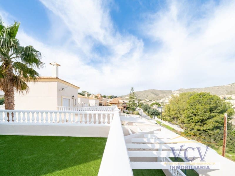 3 soverom Villa til salgs i El Campello med garasje - € 550 000 (Ref: 9948472)