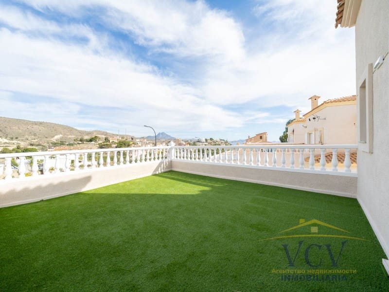 3 soverom Villa til salgs i El Campello med garasje - € 550 000 (Ref: 9948472)