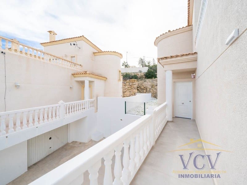 3 soverom Villa til salgs i El Campello med garasje - € 550 000 (Ref: 9948472)