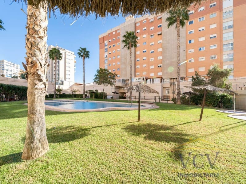 4 sovrum Lägenhet till salu i Alicante stad med garage - 500 000 € (Ref: 9948475)
