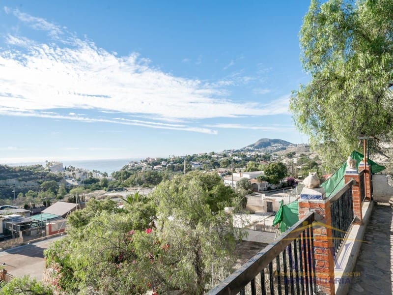 4 soverom Hus til salgs i El Campello med garasje - € 285 000 (Ref: 9948476)