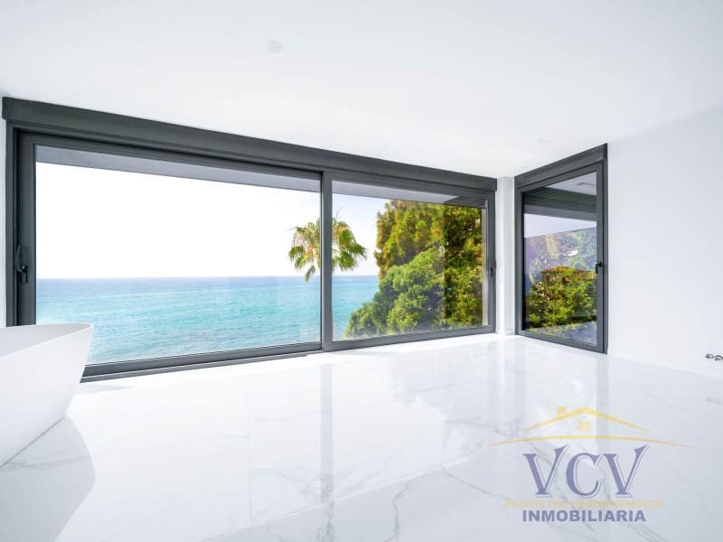 5 soverom Villa til salgs i El Campello med garasje - € 2 700 000 (Ref: 9948477)
