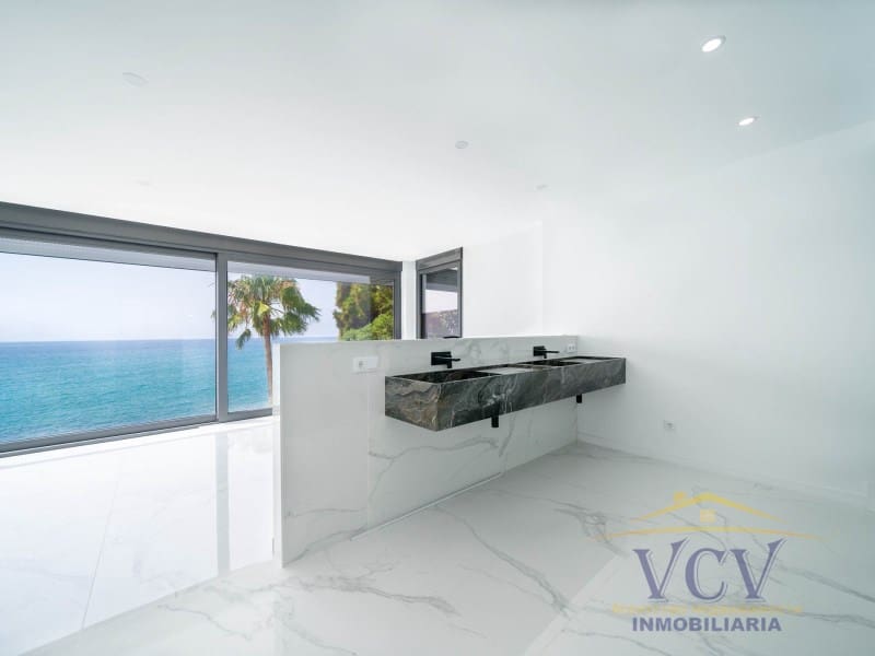 5 soverom Villa til salgs i El Campello med garasje - € 2 700 000 (Ref: 9948477)