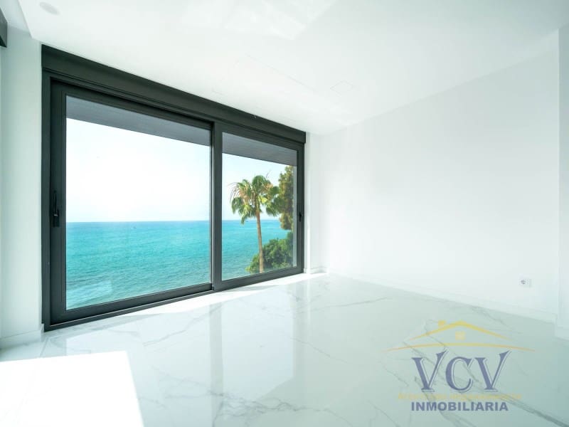 5 soverom Villa til salgs i El Campello med garasje - € 2 700 000 (Ref: 9948477)