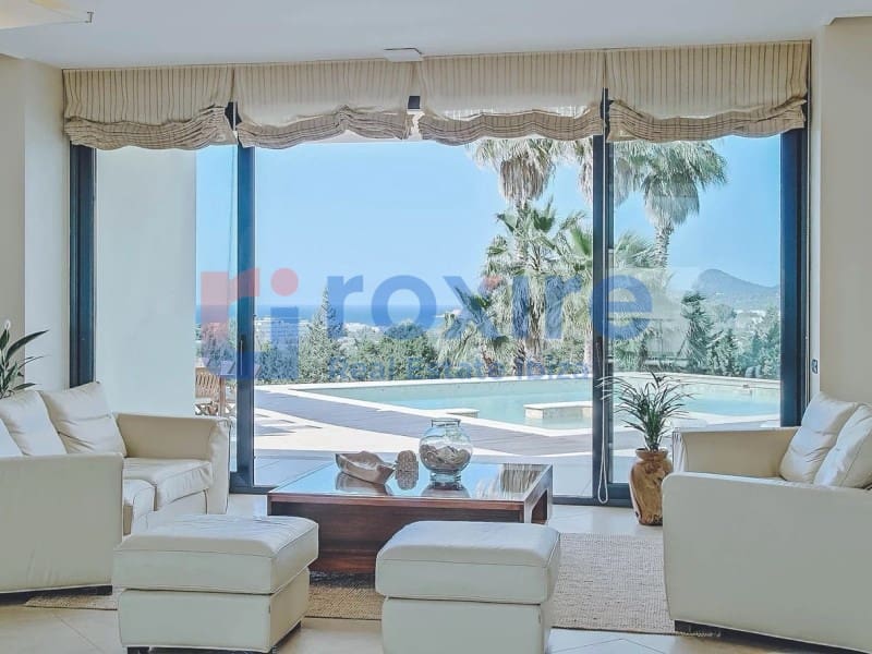 4 bedroom Villa for sale in Cala d'en Bou with pool - € 6,500,000 (Ref: 8252085)