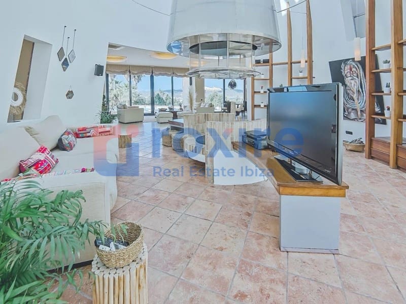 4 bedroom Villa for sale in Cala d'en Bou with pool - € 6,500,000 (Ref: 8252085)