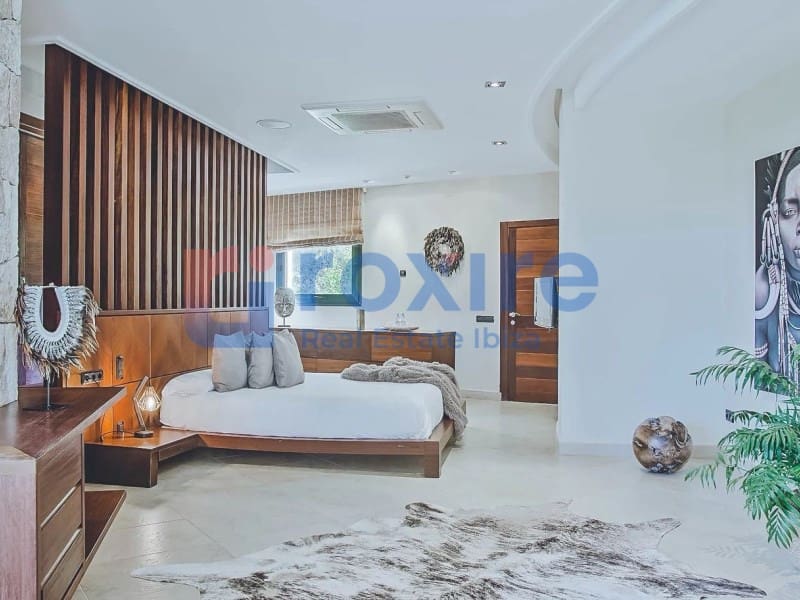 4 bedroom Villa for sale in Cala d'en Bou with pool - € 6,500,000 (Ref: 8252085)