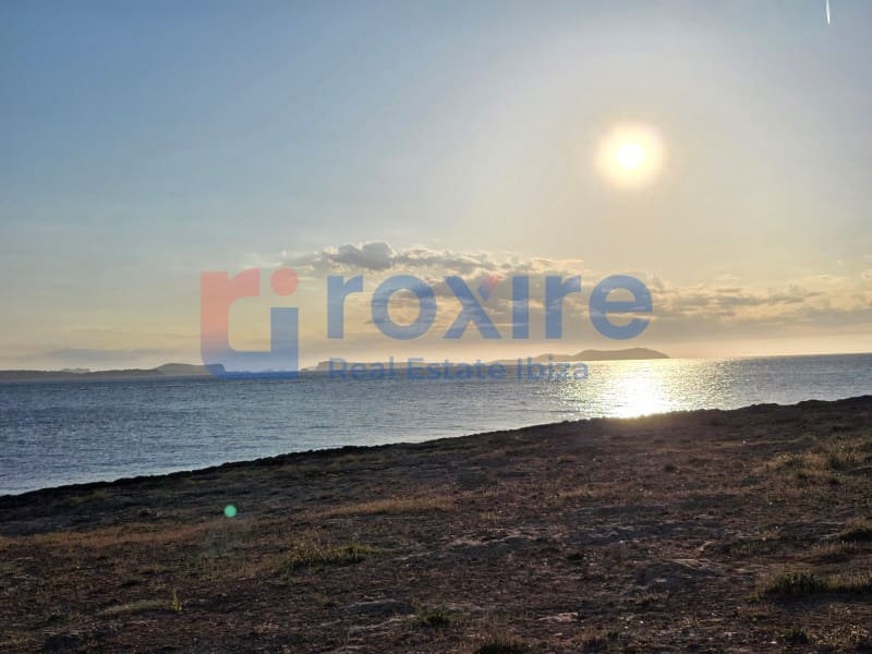 4 bedroom Villa for sale in Cala d'en Bou with pool - € 6,500,000 (Ref: 8252085)