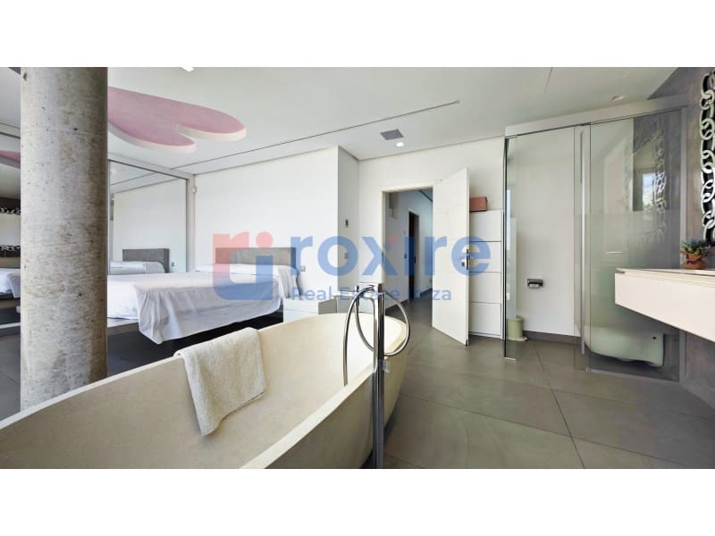 5 bedroom Villa for sale in Puig de'n Valls with pool - € 3,175,000 (Ref: 8756652)