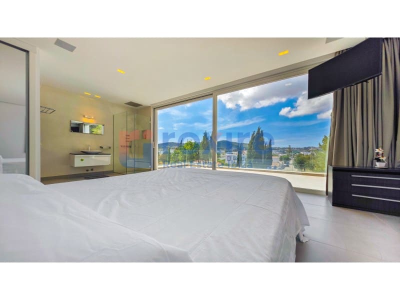 5 bedroom Villa for sale in Puig de'n Valls with pool - € 3,175,000 (Ref: 8756652)