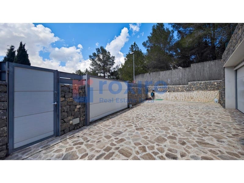 5 bedroom Villa for sale in Puig de'n Valls with pool - € 3,175,000 (Ref: 8756652)