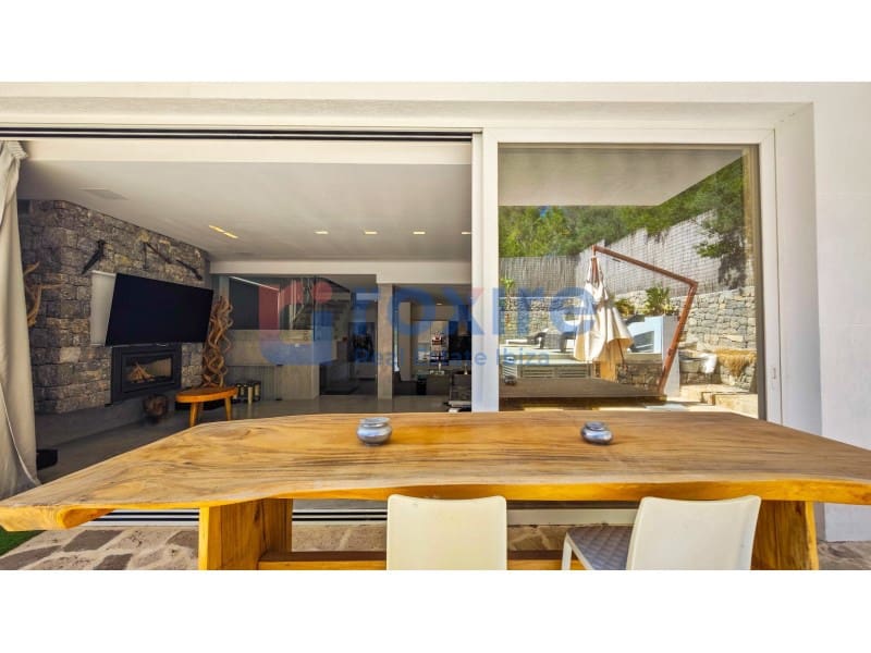 5 bedroom Villa for sale in Puig de'n Valls with pool - € 3,175,000 (Ref: 8756652)