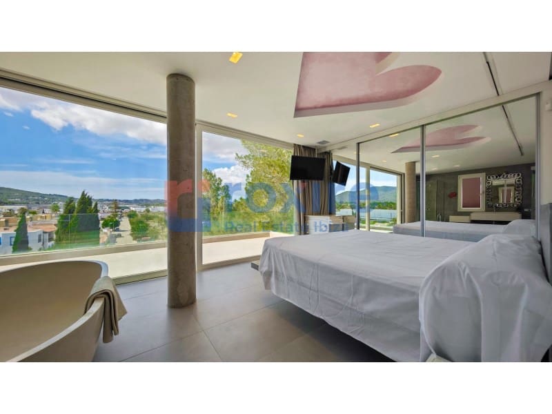 5 bedroom Villa for sale in Puig de'n Valls with pool - € 3,175,000 (Ref: 8756652)