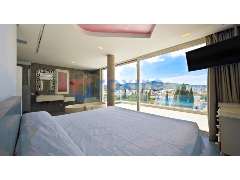 5 bedroom Villa for sale in Puig de'n Valls with pool - € 3,175,000 (Ref: 8756652)