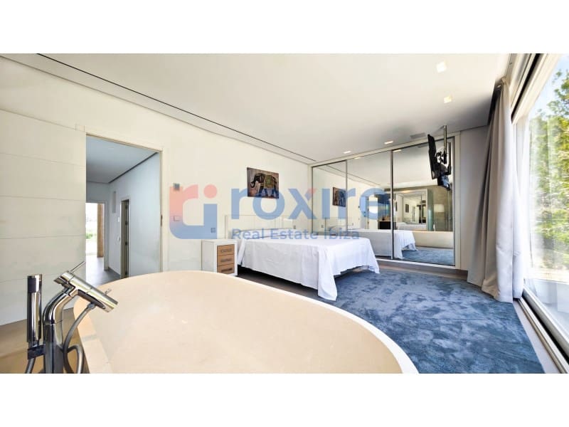 5 bedroom Villa for sale in Puig de'n Valls with pool - € 3,175,000 (Ref: 8756652)