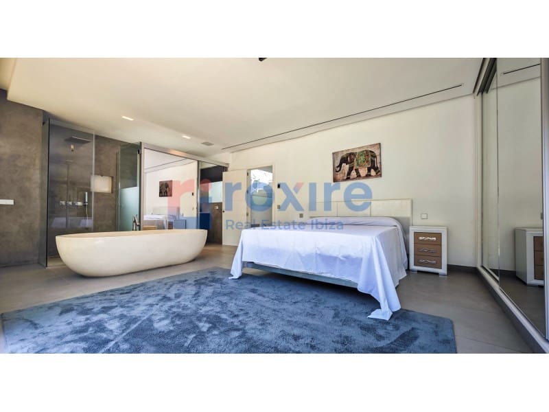 5 bedroom Villa for sale in Puig de'n Valls with pool - € 3,175,000 (Ref: 8756652)