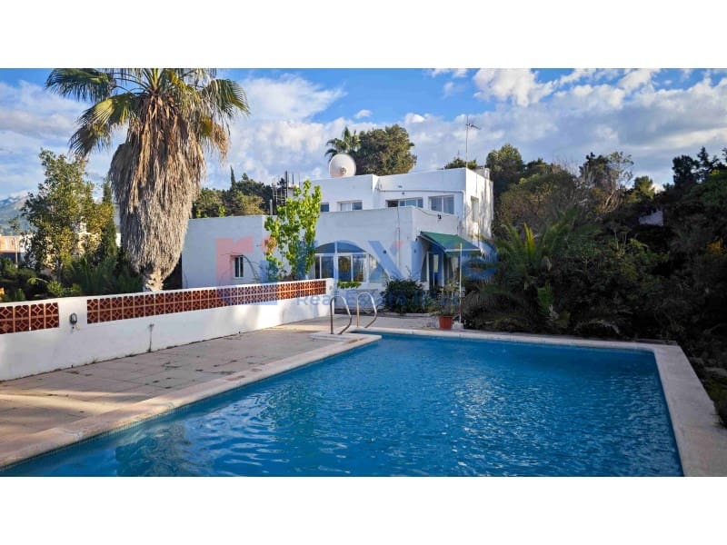 4 bedroom Villa for sale in Cala d'en Bou - € 1,700,000 (Ref: 8880175)
