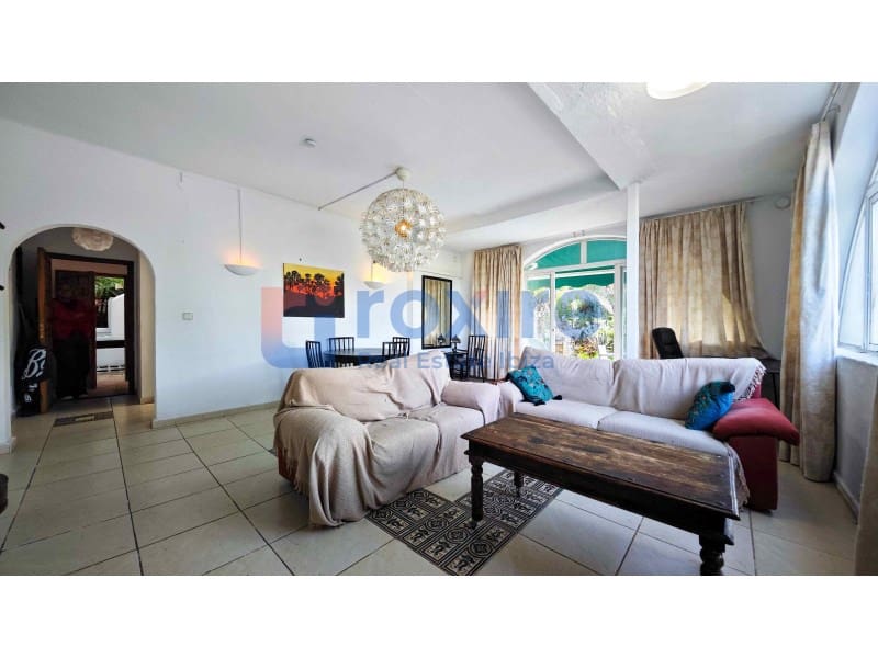 4 bedroom Villa for sale in Cala d'en Bou - € 1,700,000 (Ref: 8880175)