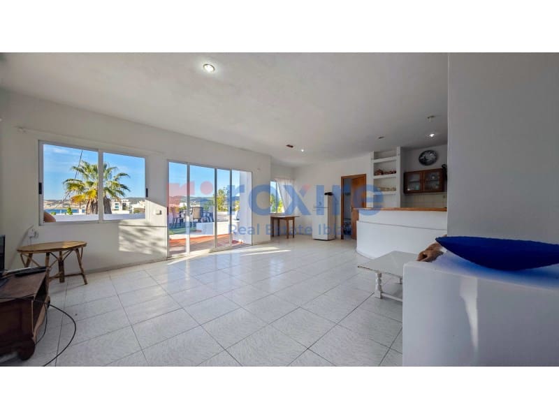 4 bedroom Villa for sale in Cala d'en Bou - € 1,700,000 (Ref: 8880175)