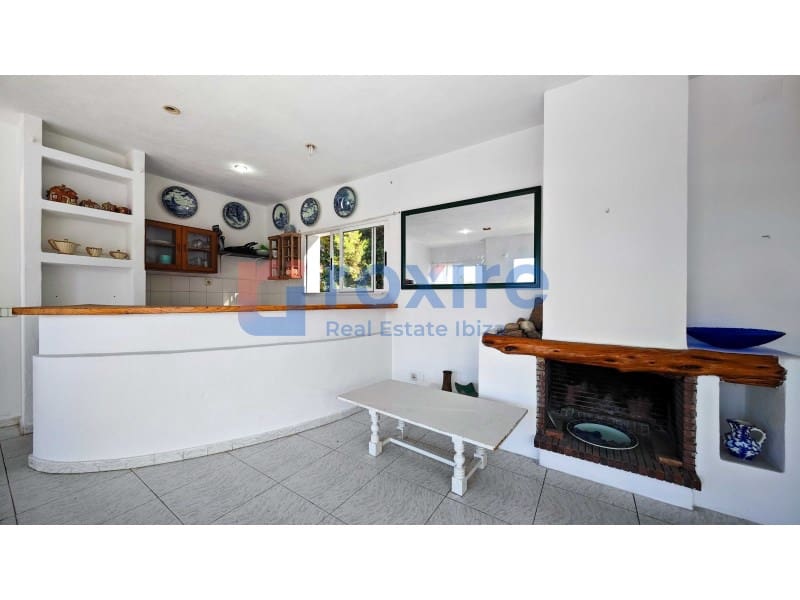 4 bedroom Villa for sale in Cala d'en Bou - € 1,700,000 (Ref: 8880175)