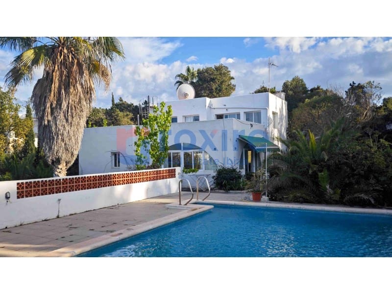 4 bedroom Villa for sale in Cala d'en Bou - € 1,700,000 (Ref: 8880175)