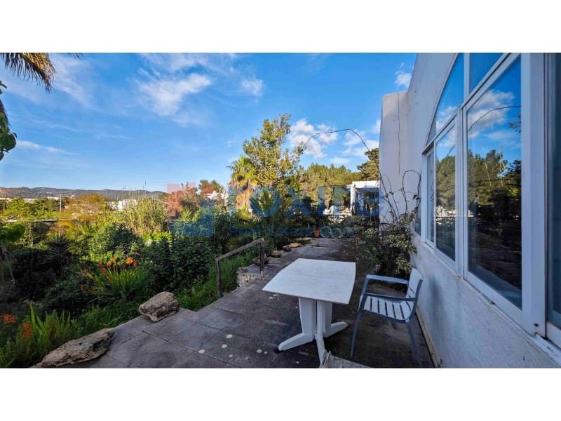 4 bedroom Villa for sale in Cala d'en Bou - € 1,700,000 (Ref: 8880175)