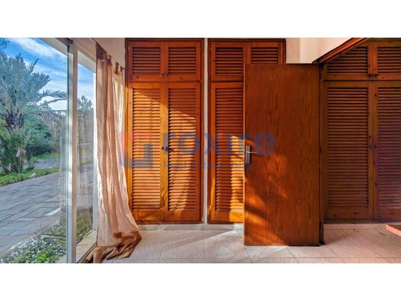 4 bedroom Villa for sale in Cala d'en Bou - € 1,700,000 (Ref: 8880175)