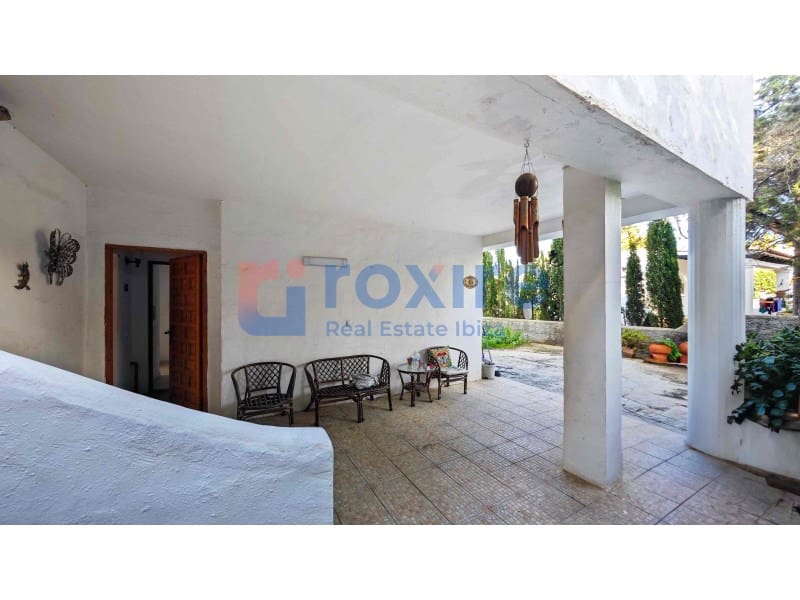 4 bedroom Villa for sale in Cala d'en Bou - € 1,700,000 (Ref: 8880175)